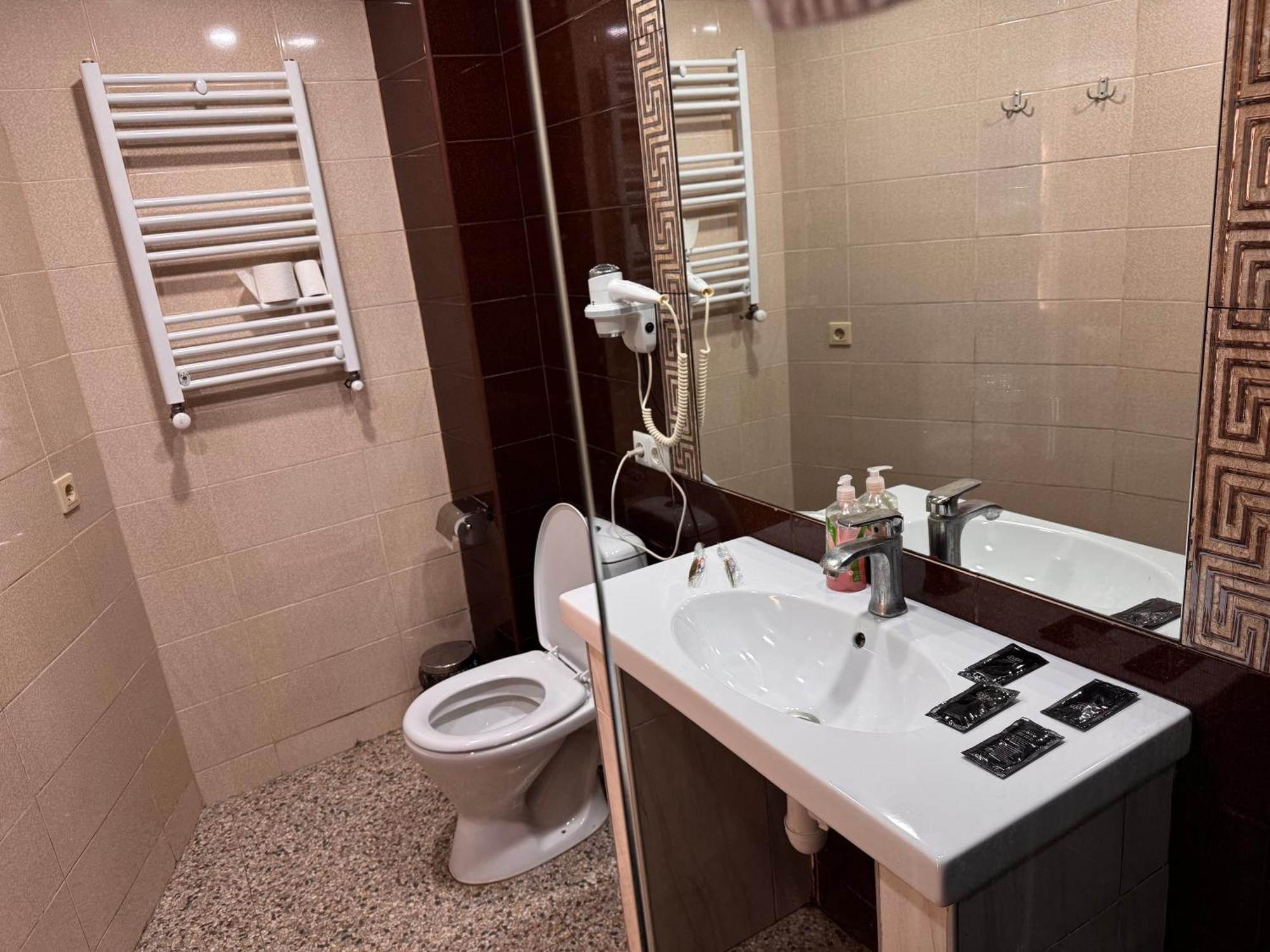 Two Lions Hotel Tbilisi Luaran gambar